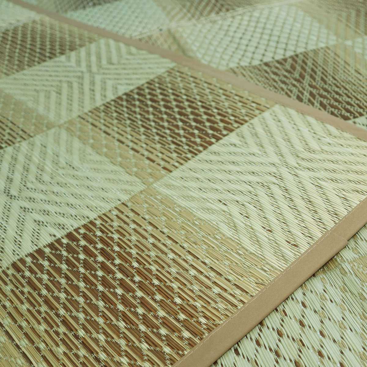 い草ラグ 江戸間 2畳 三条 174×174cm 紋織 花ござ ( い草マット い草カーペット カーペット ラグ ござ 天然素材 い草 抗菌力 防カビ性 消臭性 除湿 保湿 静音 静音性 防カビ 抗菌 空気清浄 リラックス マット ) 【ベージュ】 ベージュ