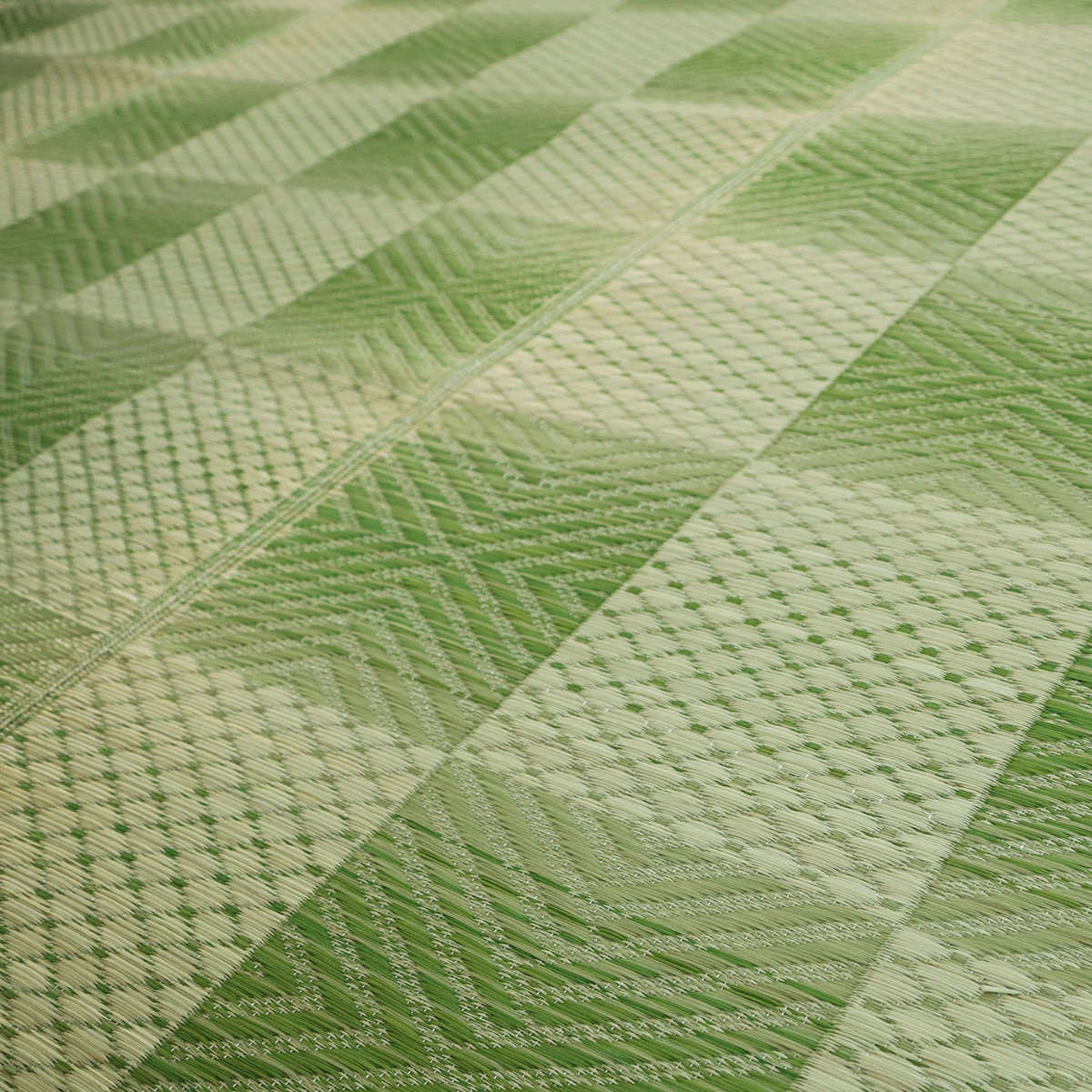 い草ラグ 江戸間 8畳 三条 348×348cm 紋織 花ござ ( い草マット い草カーペット カーペット ラグ ござ 天然素材 い草 抗菌力 防カビ性 消臭性 除湿 保湿 静音 静音性 防カビ 抗菌 空気清浄 リラックス マット ) 【グリーン】 グリーン