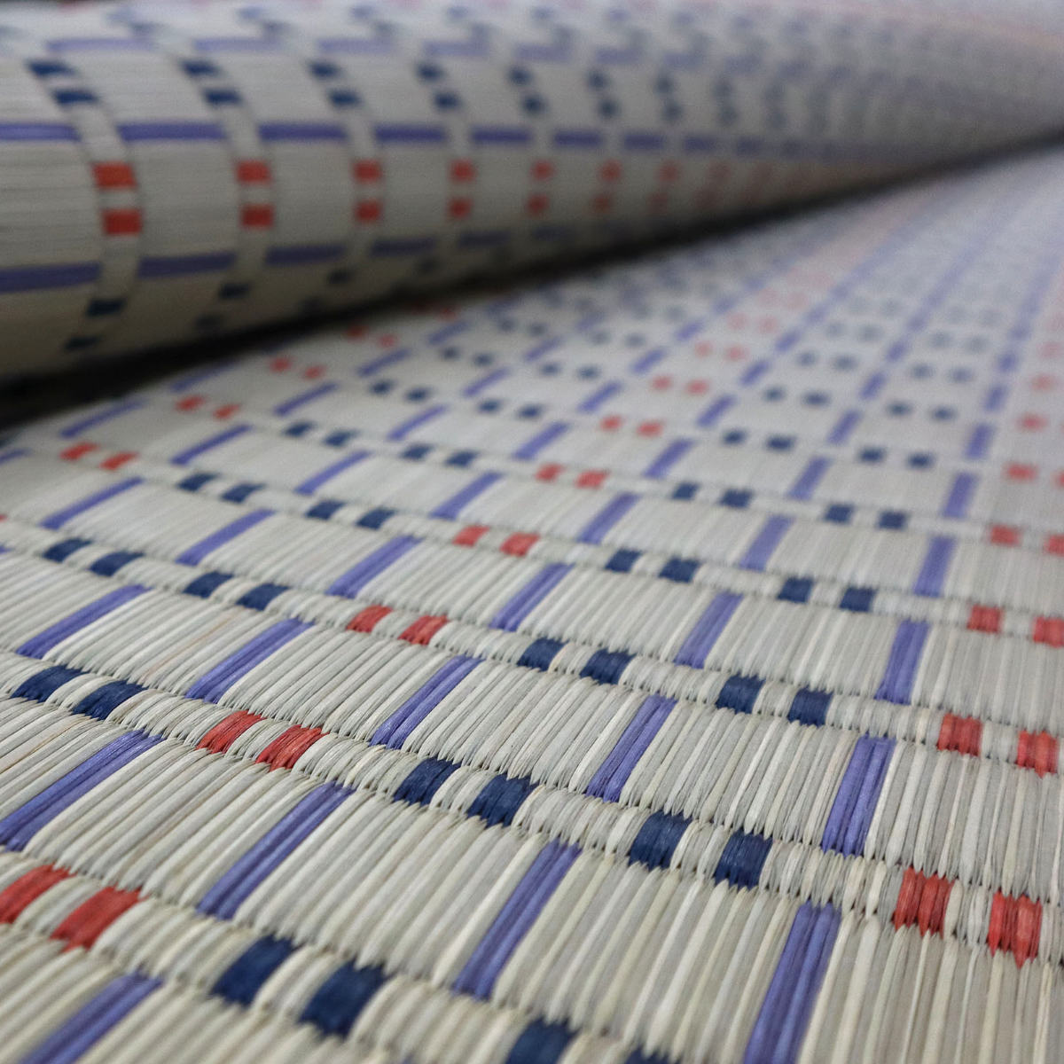 い草ラグ 江戸間 8畳 せせらぎ 348×348cm 掛川織 花ござ ( い草マット い草カーペット カーペット ラグ ござ 天然素材 い草 抗菌力 防カビ性 消臭性 除湿 保湿 静音 静音性 防カビ 抗菌 空気清浄 リラックス マット ) 【グレー】 グレー