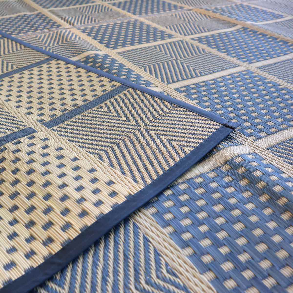 い草ラグ 江戸間 3畳 高山 174×261cm 紋織 花ござ ( い草マット い草カーペット カーペット ラグ ござ 天然素材 い草 抗菌力 防カビ性 消臭性 除湿 保湿 静音 静音性 防カビ 抗菌 空気清浄 リラックス マット ) 【グリーン】 グリーン