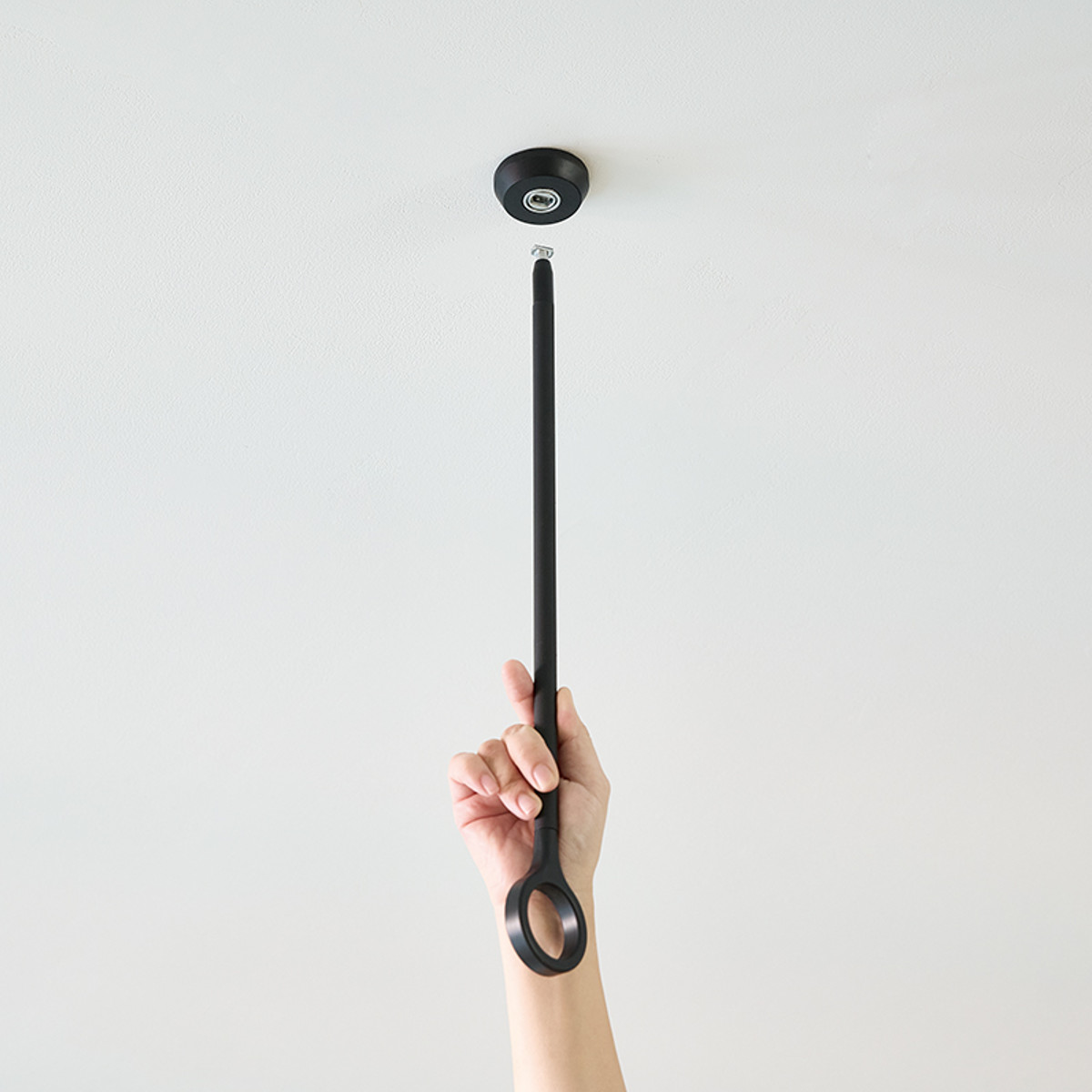 室内物干し ランドリーバー 高さ45cm 吊りポール同色2個セット TOSO LB1 本体バー別売り ( 室内干し 天井ポール 吊り下げ金具 2個 2本 45cm 物干し 吊り下げ 部屋干し 金具のみ コンパクト 収納 壁収納 インテリア オシャレ ) 【ブラック】 ブラック