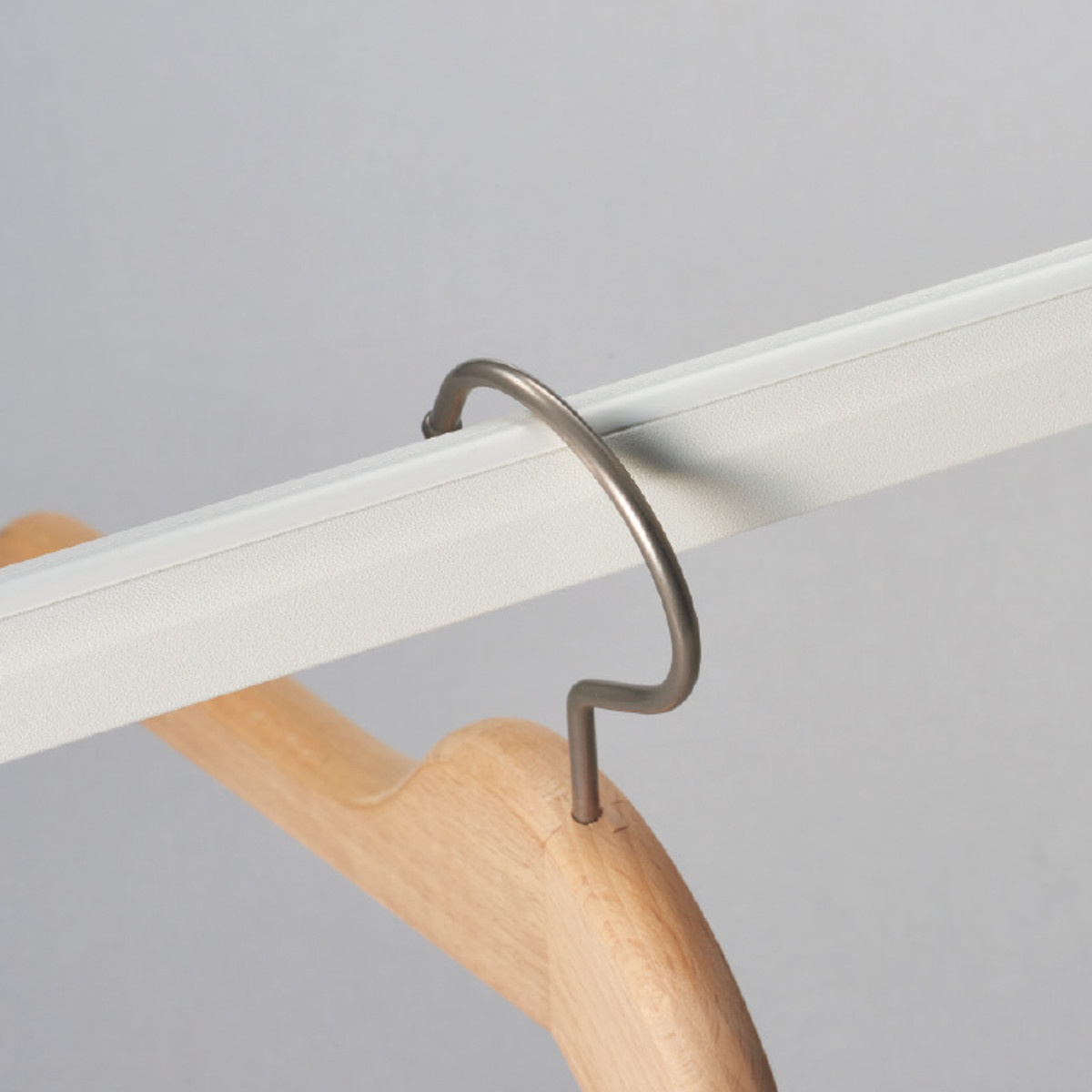 ハンギングバー H-3 天井付け Lタイプ セット 178cm×6cm TOSO ( 収納 専用 バー DIY 取付け 衣類収納 衣類 洋服 服 コート掛け クローゼット 玄関 ウォークインクローゼット ファミリークローゼット 天井 天井付 ちょいかけ ) 【ブラック】 ブラック