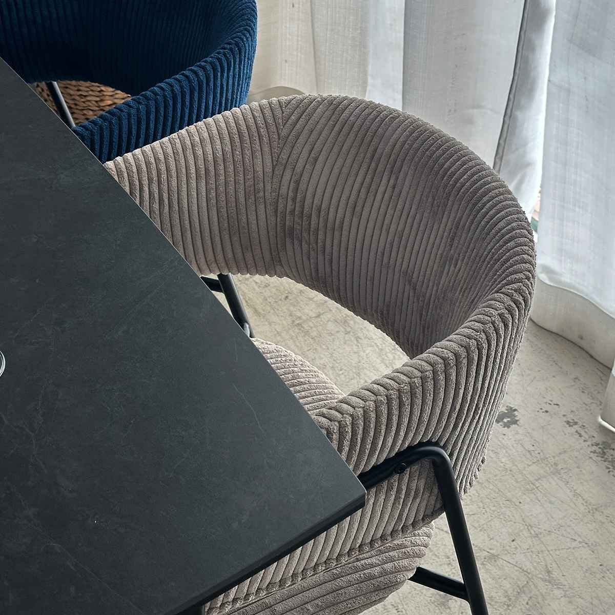 ダイニングチェア 座面高45cm コーデュロイ グリスチェア ( 肘付き ダイニング チェア アイアン脚 北欧 モダン シンプル スタイリッシュ ) 【ブルー】 ブルー