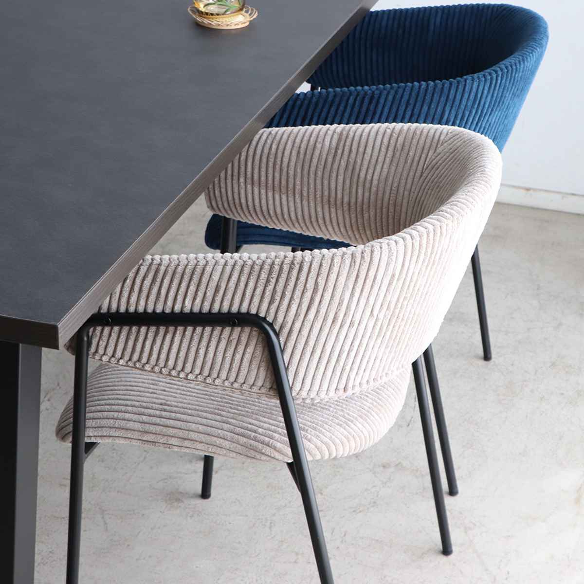 ダイニングチェア 座面高45cm コーデュロイ グリスチェア ( 肘付き ダイニング チェア アイアン脚 北欧 モダン シンプル スタイリッシュ ) 【ブルー】 ブルー