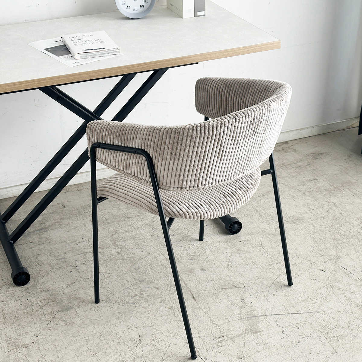 ダイニングチェア 座面高45cm コーデュロイ グリスチェア ( 肘付き ダイニング チェア アイアン脚 北欧 モダン シンプル スタイリッシュ ) 【ブルー】 ブルー