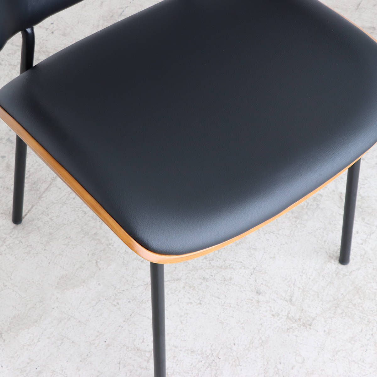 ダイニングチェア 座面高44cm ファブリック 合皮 キロ Dチェア ( 曲木 レザー調 ダイニング チェア 椅子 異素材 ビンテージ調 シンプル 高級感 ) 【ブラック】 ブラック