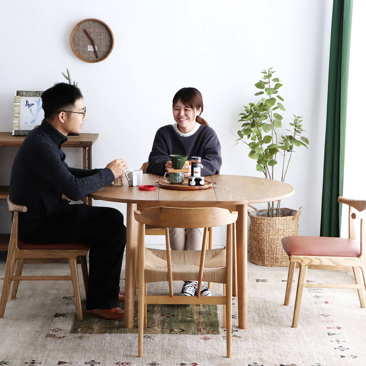 ダイニングテーブル 伸縮式 円型 90cm・120cm アルグ ( テーブル 食卓テーブル 丸 2人用 4人用 机 木製 楕円 円形 伸縮テーブル コンパクト 天然木 天板 伸長 エクステンションテーブル ダイニング 食卓 おしゃれ 省スペース )