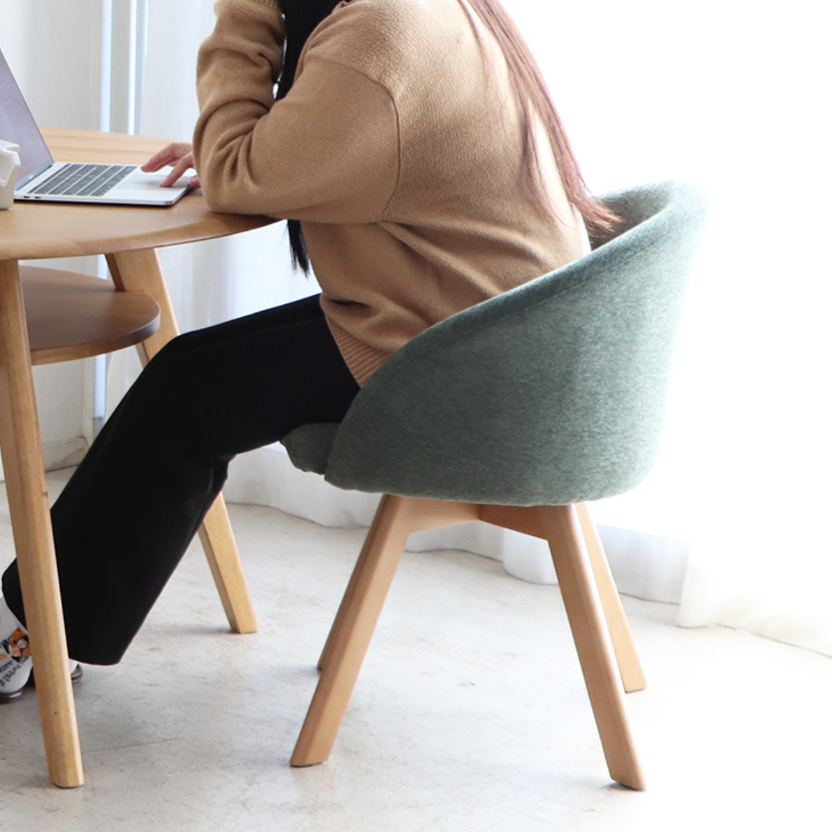 ダイニングチェア 座面高42cm ラウンドチェア マルク ( 回転 食卓椅子 チェア チェアー イス 椅子 いす 肘付き ダイニング 木製 ファブリック 食卓 リビング おしゃれ リビングチェア リビングチェアー ) 【オレンジ】 オレンジ