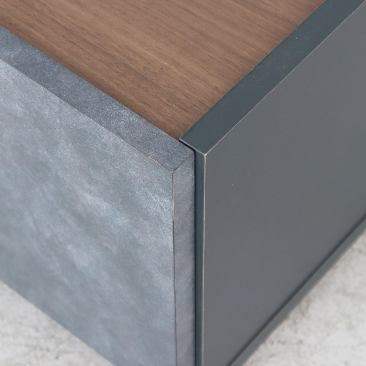 テレビ台 幅140cm ローボード コンクリート調 アカシア材 モダンデザイン ( TV台 テレビボード AVラック 収納 ラック 棚 リビングボード 家具 引出し モルタル調 58型対応 スタイリッシュ )