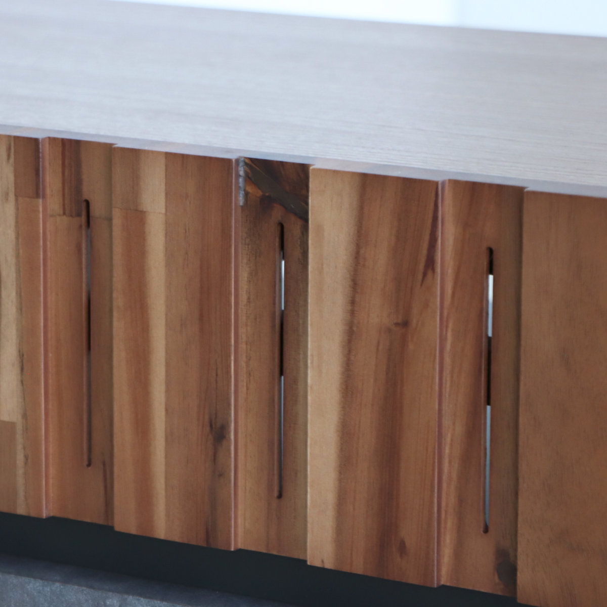 テレビ台 幅140cm ローボード コンクリート調 アカシア材 モダンデザイン ( TV台 テレビボード AVラック 収納 ラック 棚 リビングボード 家具 引出し モルタル調 58型対応 スタイリッシュ )