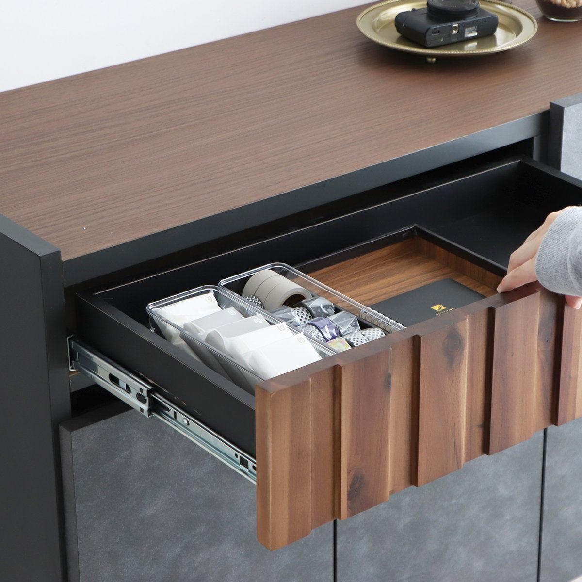 サイドボード 幅89.4cm コンクリート調 アカシア材 モダンデザイン ( ラック 棚 リビング収納 ディスプレイ リビングボード 家具 可動棚 モルタル調 スタイリッシュ )