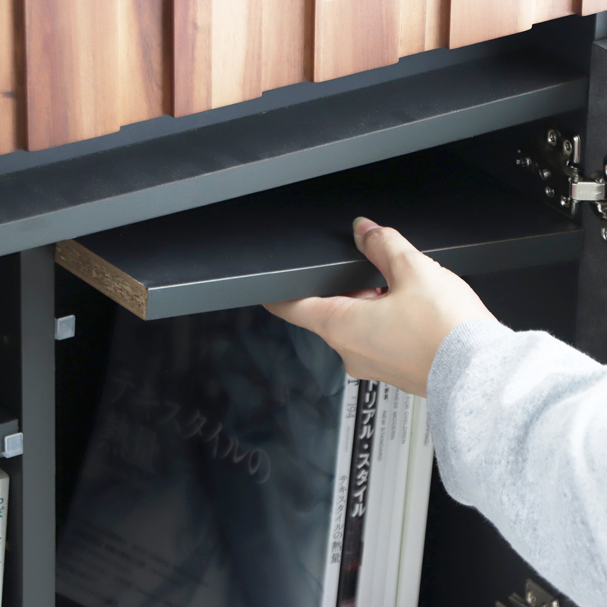 サイドボード 幅89.4cm コンクリート調 アカシア材 モダンデザイン ( ラック 棚 リビング収納 ディスプレイ リビングボード 家具 可動棚 モルタル調 スタイリッシュ )