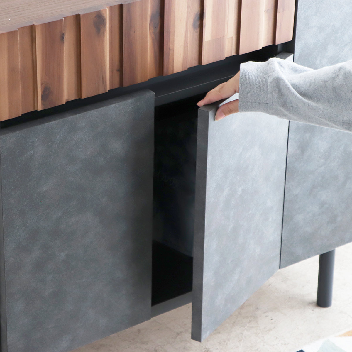 サイドボード 幅89.4cm コンクリート調 アカシア材 モダンデザイン ( ラック 棚 リビング収納 ディスプレイ リビングボード 家具 可動棚 モルタル調 スタイリッシュ )