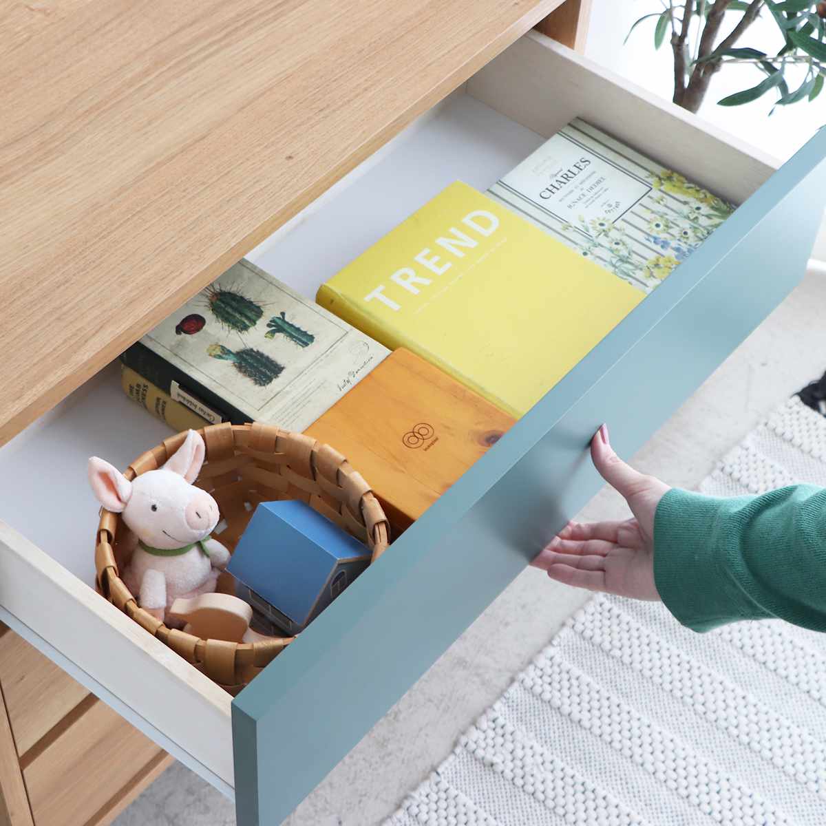 リビングボード 幅75cm 完成品 日本製 木目調 2口コンセント付 フルスライドレール ( 収納 洋服 衣類収納 脚付き テレビ台 チェスト 3段 棚 引き出し プリンター収納 デッキ収納 )