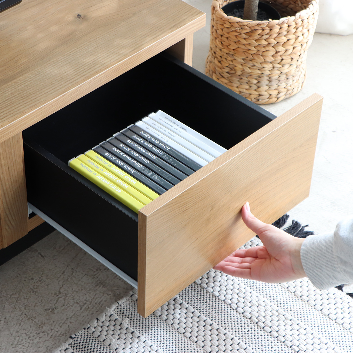 テレビ台 幅180cm ジェイク ローボード 完成品 日本製 ( 80型対応 テレビボード 木目調 引き出し スライドレール リビングボード リモコンOK フロート風 収納 ガラス コード穴 ブラウン ナチュラル ブラック ) 【ナチュラル】 ナチュラル