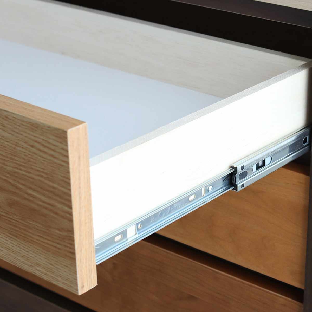 チェスト 5段 幅90cm 木目調 日本製 ( 引き出し 衣類収納 リビング収納 リビングチェスト 脚付き フルスライドレール 背面化粧 木目 引出 グラデーション )