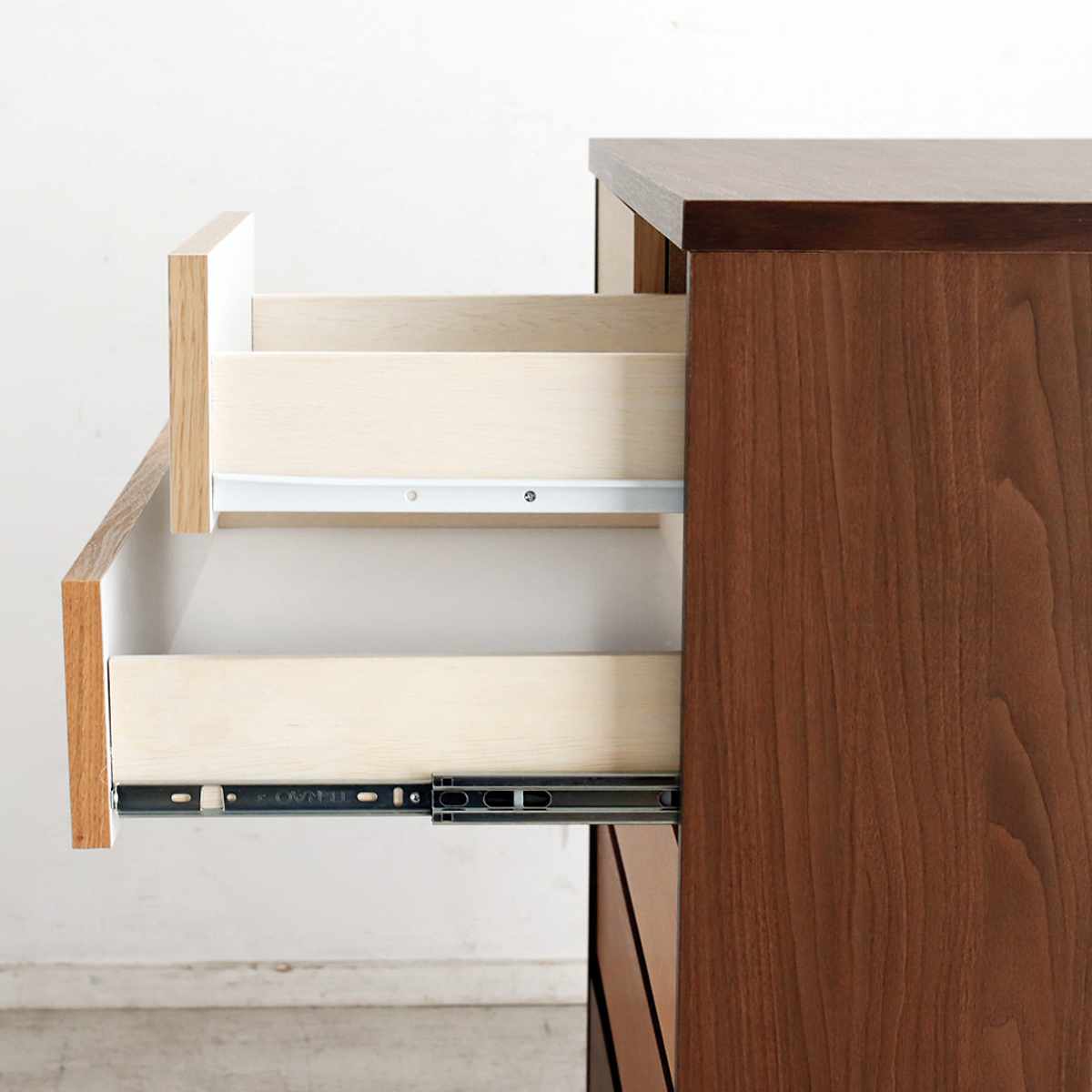 チェスト 5段 幅90cm 木目調 日本製 ( 引き出し 衣類収納 リビング収納 リビングチェスト 脚付き フルスライドレール 背面化粧 木目 引出 グラデーション )