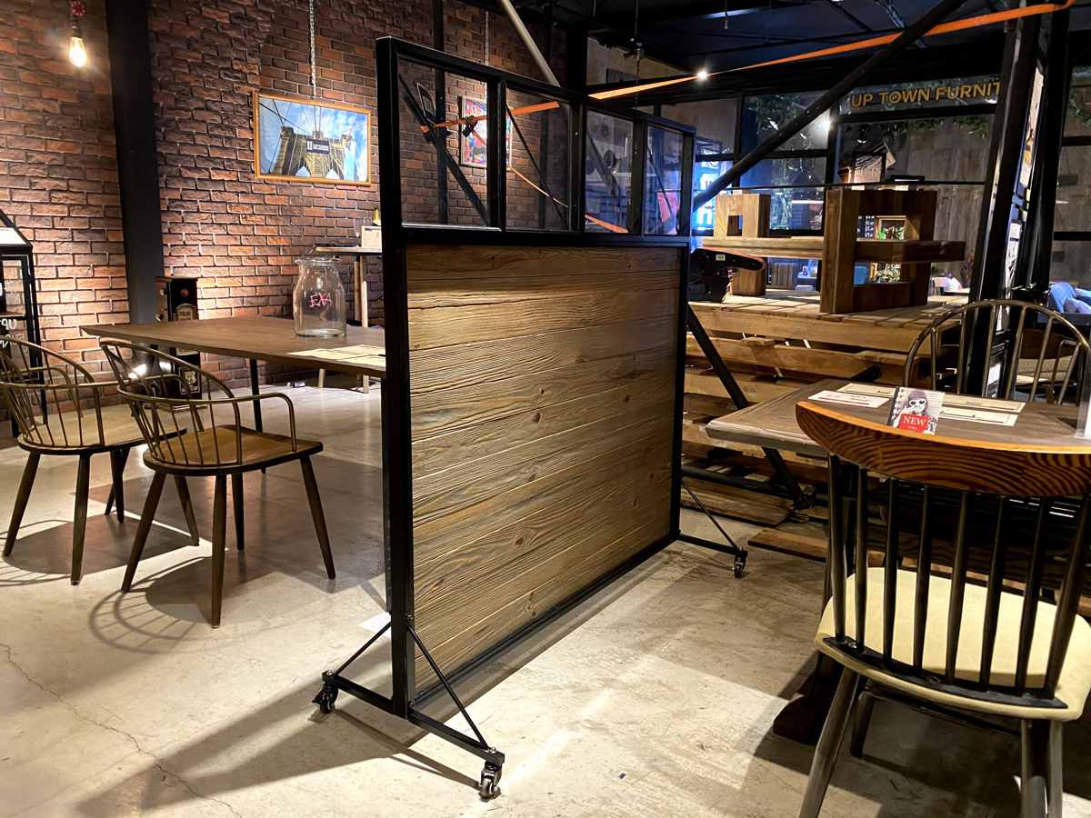 パーテーション 幅140cm 天然木 キャスター付き パイン ( 衝立 目隠し 間仕切り パイン古材 木製 高さ147cm ブラックスチール ついたて スクリーン )