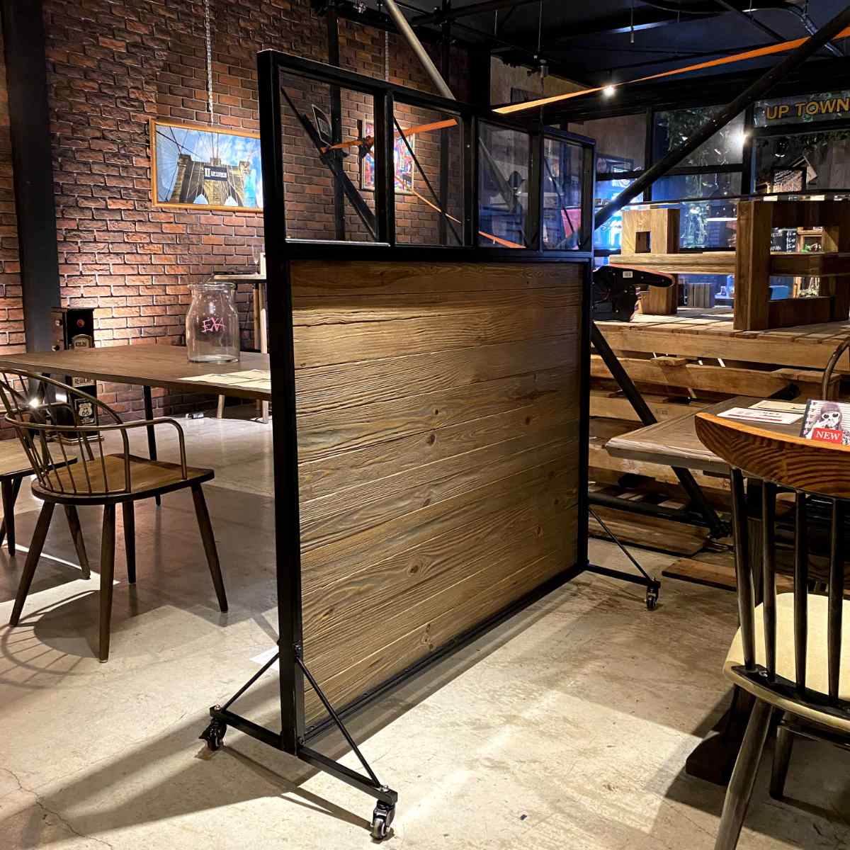 パーテーション 幅140cm 天然木 キャスター付き パイン ( 衝立 目隠し 間仕切り パイン古材 木製 高さ147cm ブラックスチール ついたて スクリーン )