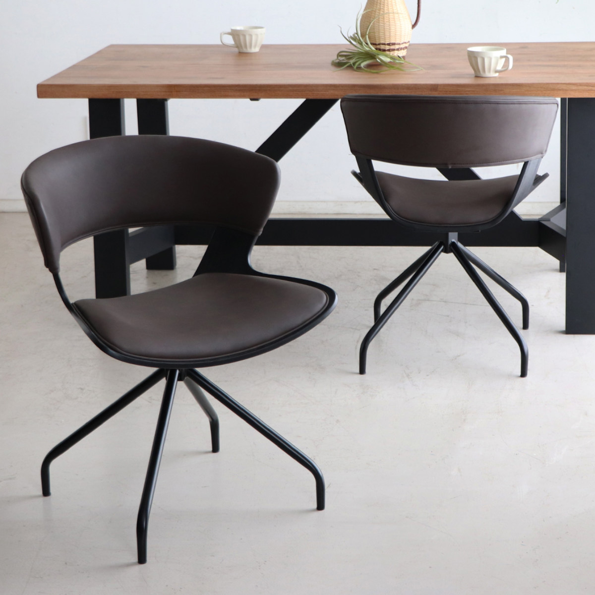 ダイニングチェア 座面高43cm 回転 ラウンドチェア ルシア ( チェア ダイニング イス レザー調 食卓椅子 ウレタン 木目調 スチール アームレス 椅子 チェアー いす 食卓 リビング リビングチェア 回転椅子 ) 【ブラウン】 ブラウン