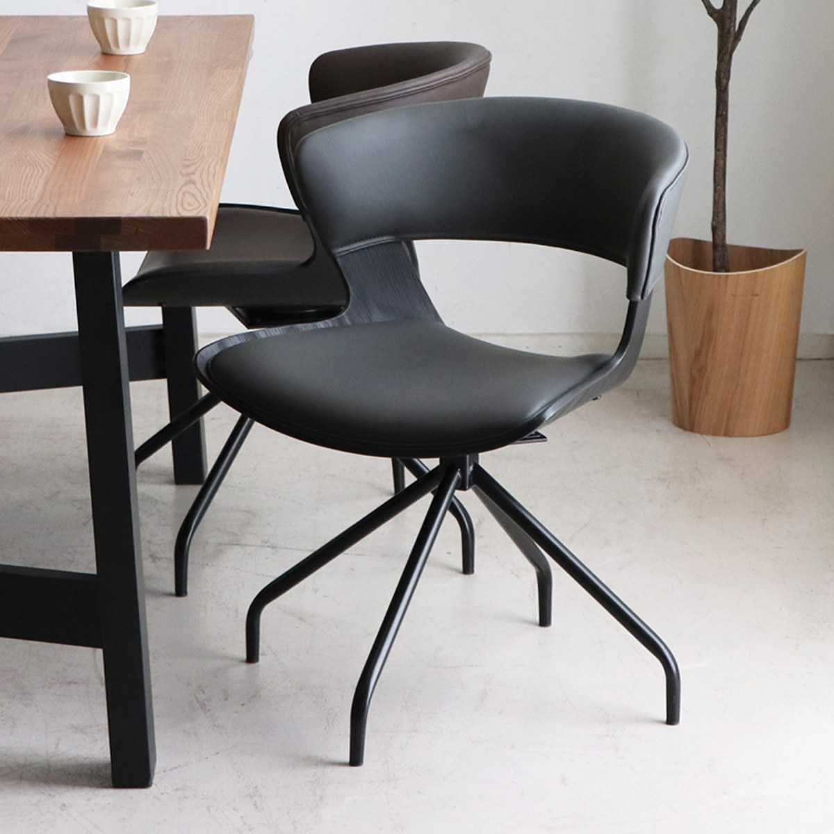 ダイニングチェア 座面高43cm 回転 ラウンドチェア ルシア ( チェア ダイニング イス レザー調 食卓椅子 ウレタン 木目調 スチール アームレス 椅子 チェアー いす 食卓 リビング リビングチェア 回転椅子 ) 【ブラウン】 ブラウン