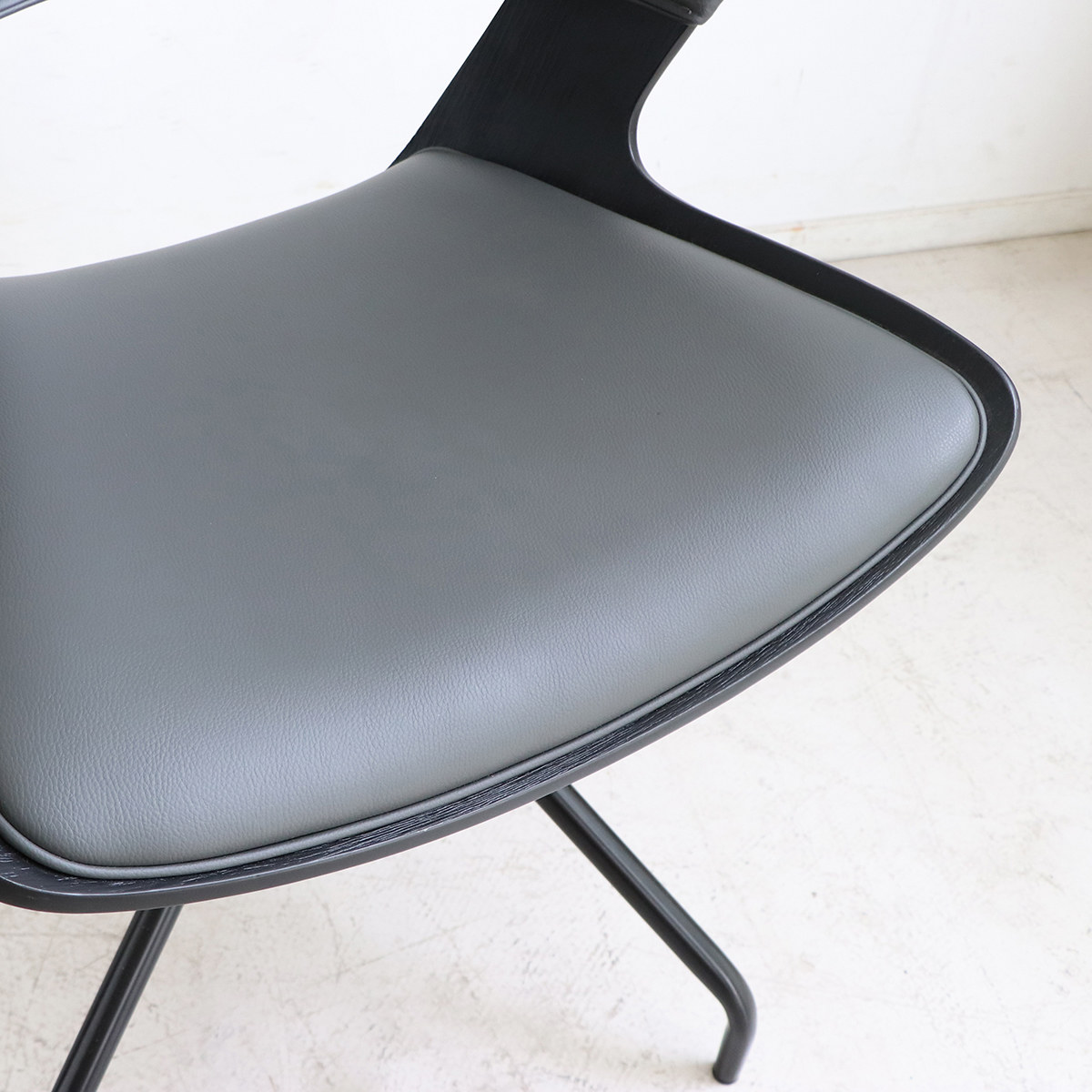 ダイニングチェア 座面高43cm 回転 ラウンドチェア ルシア ( チェア ダイニング イス レザー調 食卓椅子 ウレタン 木目調 スチール アームレス 椅子 チェアー いす 食卓 リビング リビングチェア 回転椅子 ) 【ブラウン】 ブラウン