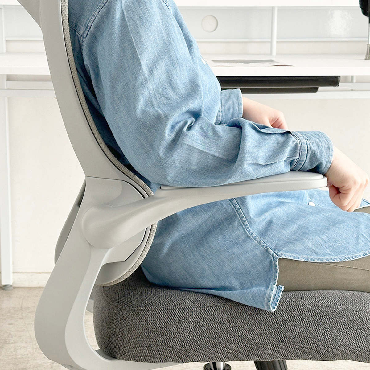 オフィスチェア 座面高43~50.5cm 肘掛け付き メッシュ グレッタ ( ワークチェア パソコンチェア ハイバック 肘掛け 跳ね上げ式 デスクチェア 座面 高さ調節 キャスター付き チェア イス オフィス 仕事 ) 【イエロー】 イエロー