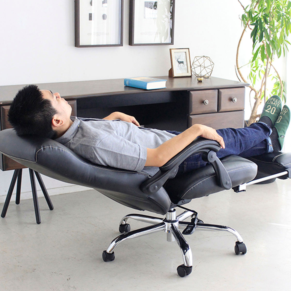 オフィスチェア 座面高47~53cm 昇降式 リクライニング機能付き フットレスト付き ゲーミングチェア ( ワークチェア パソコンチェア 角度調整 腰当て付き 肘掛け ハイバック ソフトレザー キャスター付き イス 仕事 ゲーム ) 【ブラウン】 ブラウン