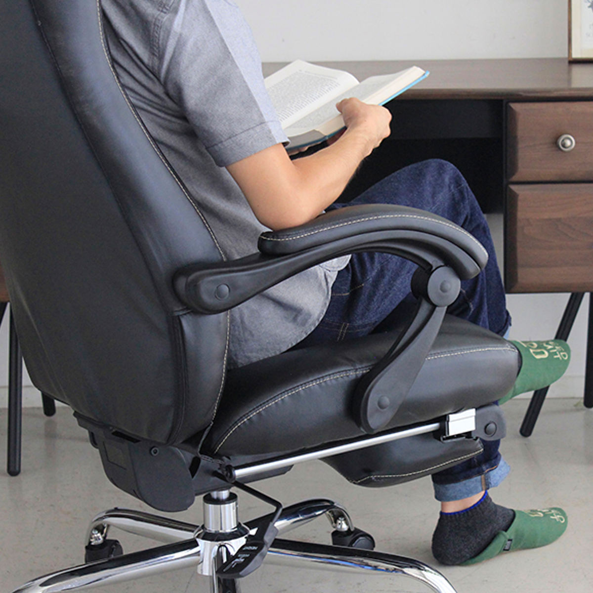 オフィスチェア 座面高47~53cm 昇降式 リクライニング機能付き フットレスト付き ゲーミングチェア ( ワークチェア パソコンチェア 角度調整 腰当て付き 肘掛け ハイバック ソフトレザー キャスター付き イス 仕事 ゲーム ) 【ブラウン】 ブラウン