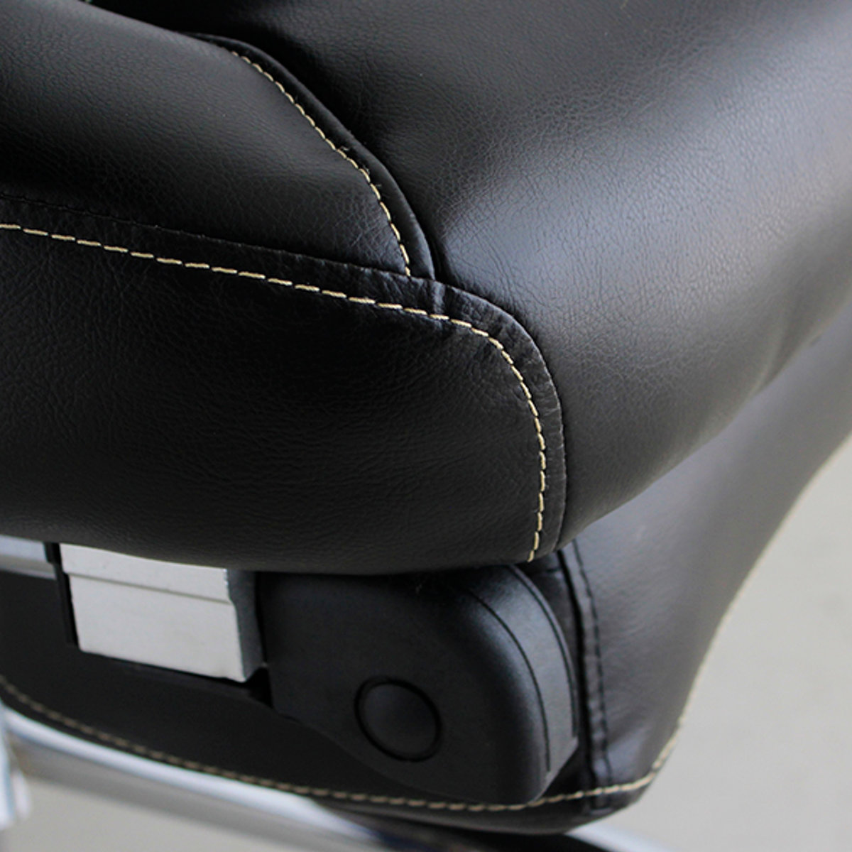 オフィスチェア 座面高47~53cm 昇降式 リクライニング機能付き フットレスト付き ゲーミングチェア ( ワークチェア パソコンチェア 角度調整 腰当て付き 肘掛け ハイバック ソフトレザー キャスター付き イス 仕事 ゲーム ) 【ブラウン】 ブラウン