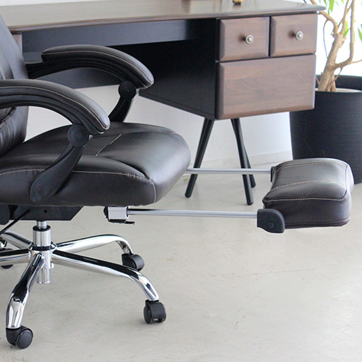 オフィスチェア 座面高47~53cm 昇降式 リクライニング機能付き フットレスト付き ゲーミングチェア ( ワークチェア パソコンチェア 角度調整 腰当て付き 肘掛け ハイバック ソフトレザー キャスター付き イス 仕事 ゲーム ) 【ブラウン】 ブラウン