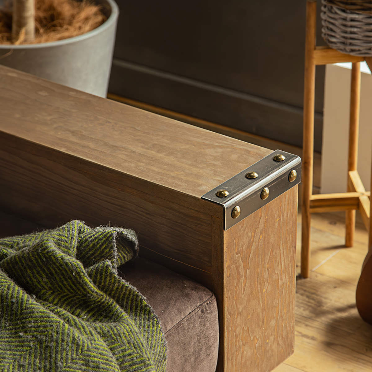 ソファ 幅198cm 2.5人掛け ジーク ラック付き ( リビングソファ 木製フレーム ソファー 完成品 木製 天然木 ヴィンテージ調 肘掛け サイド収納 棚付き ファブリック スチール脚 耐荷重100kg 丈夫 sofa ) 【ライトグレー】 ライトグレー