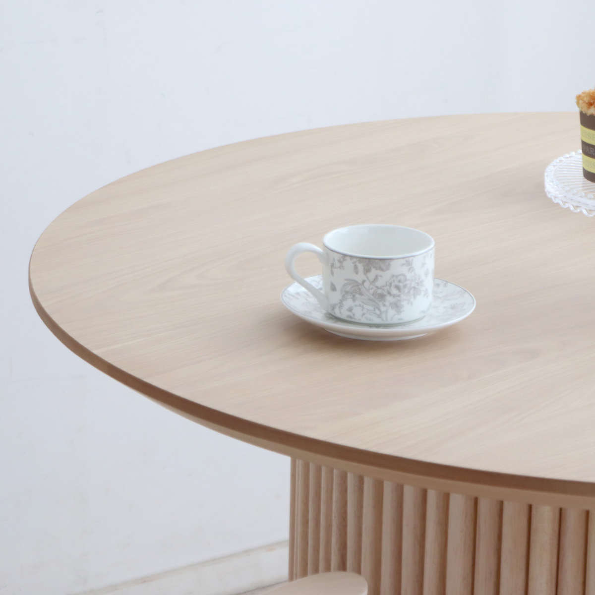 円形テーブル 幅100cm ロペス ダイニングテーブル ( テーブル 食卓テーブル 丸 机 木製 天然木 ダイニング 食卓 2~4人 円型 1本脚 リビングテーブル 木製テーブル ウッドテーブル 丸テーブル ) 【シャビーナチュラル】 シャビーナチュラル