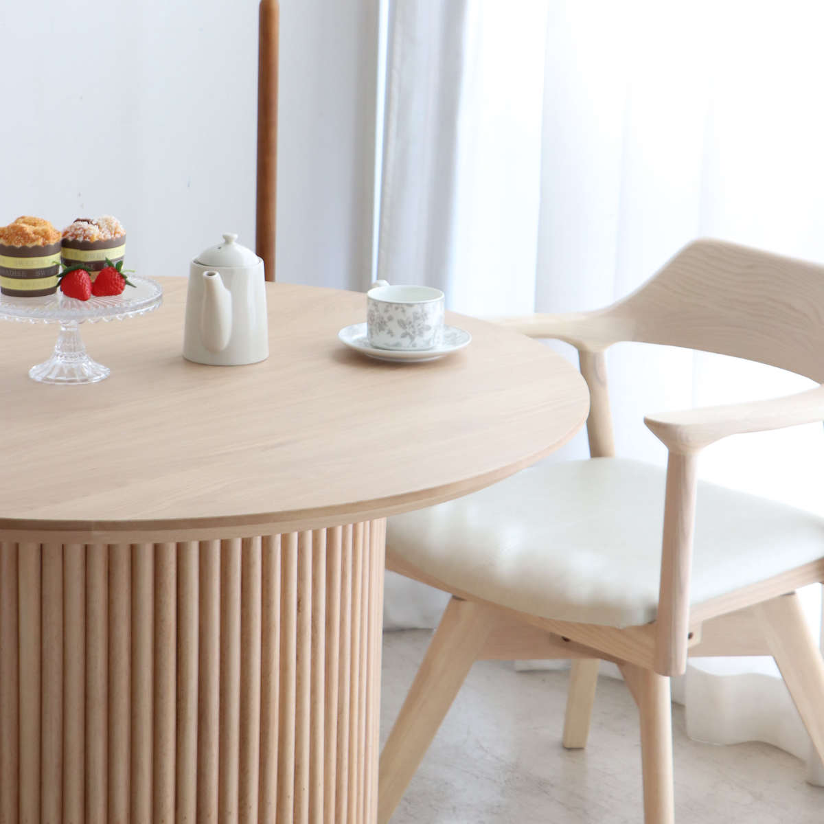 円形テーブル 幅100cm ロペス ダイニングテーブル ( テーブル 食卓テーブル 丸 机 木製 天然木 ダイニング 食卓 2~4人 円型 1本脚 リビングテーブル 木製テーブル ウッドテーブル 丸テーブル ) 【シャビーナチュラル】 シャビーナチュラル