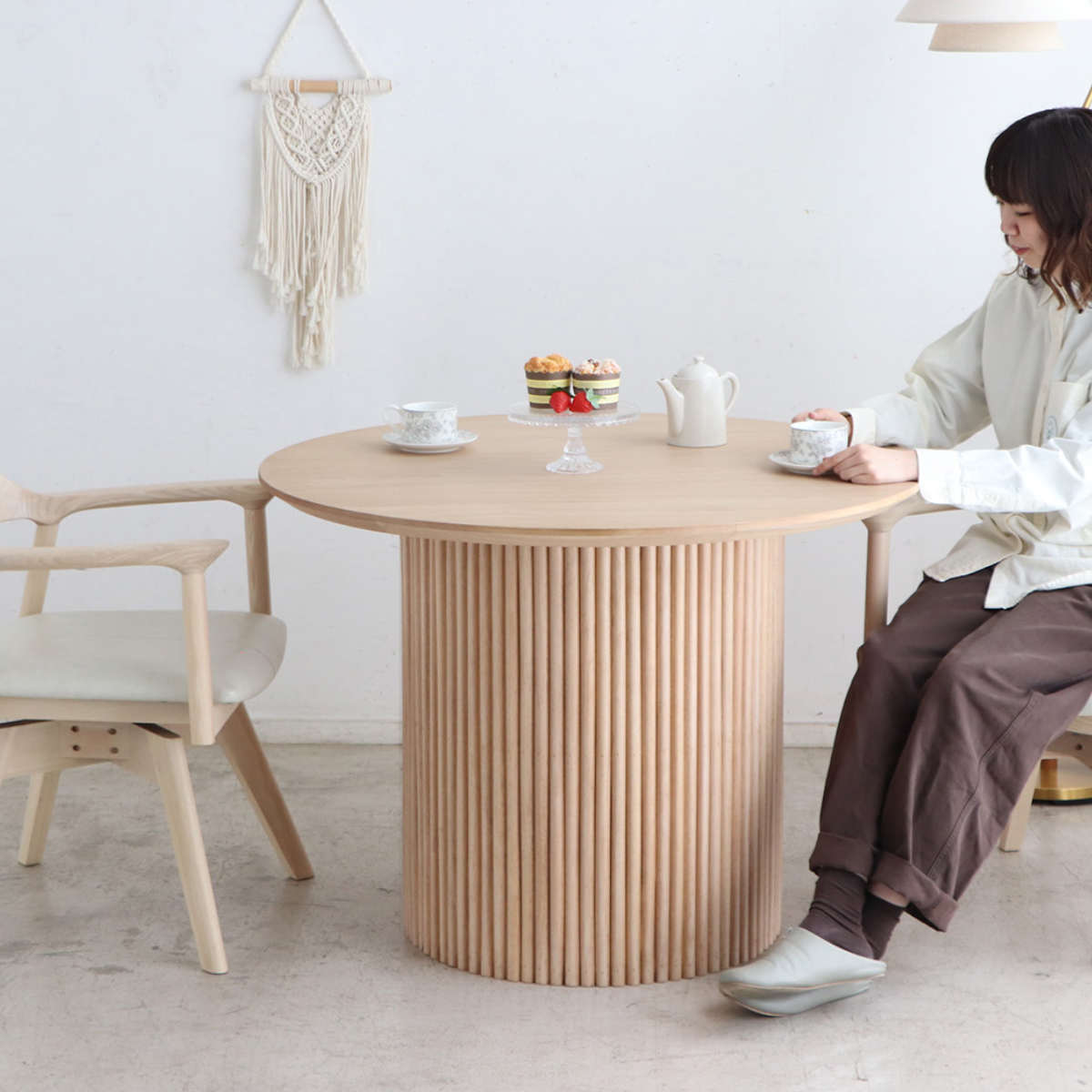 円形テーブル 幅100cm ロペス ダイニングテーブル ( テーブル 食卓テーブル 丸 机 木製 天然木 ダイニング 食卓 2~4人 円型 1本脚 リビングテーブル 木製テーブル ウッドテーブル 丸テーブル ) 【シャビーナチュラル】 シャビーナチュラル