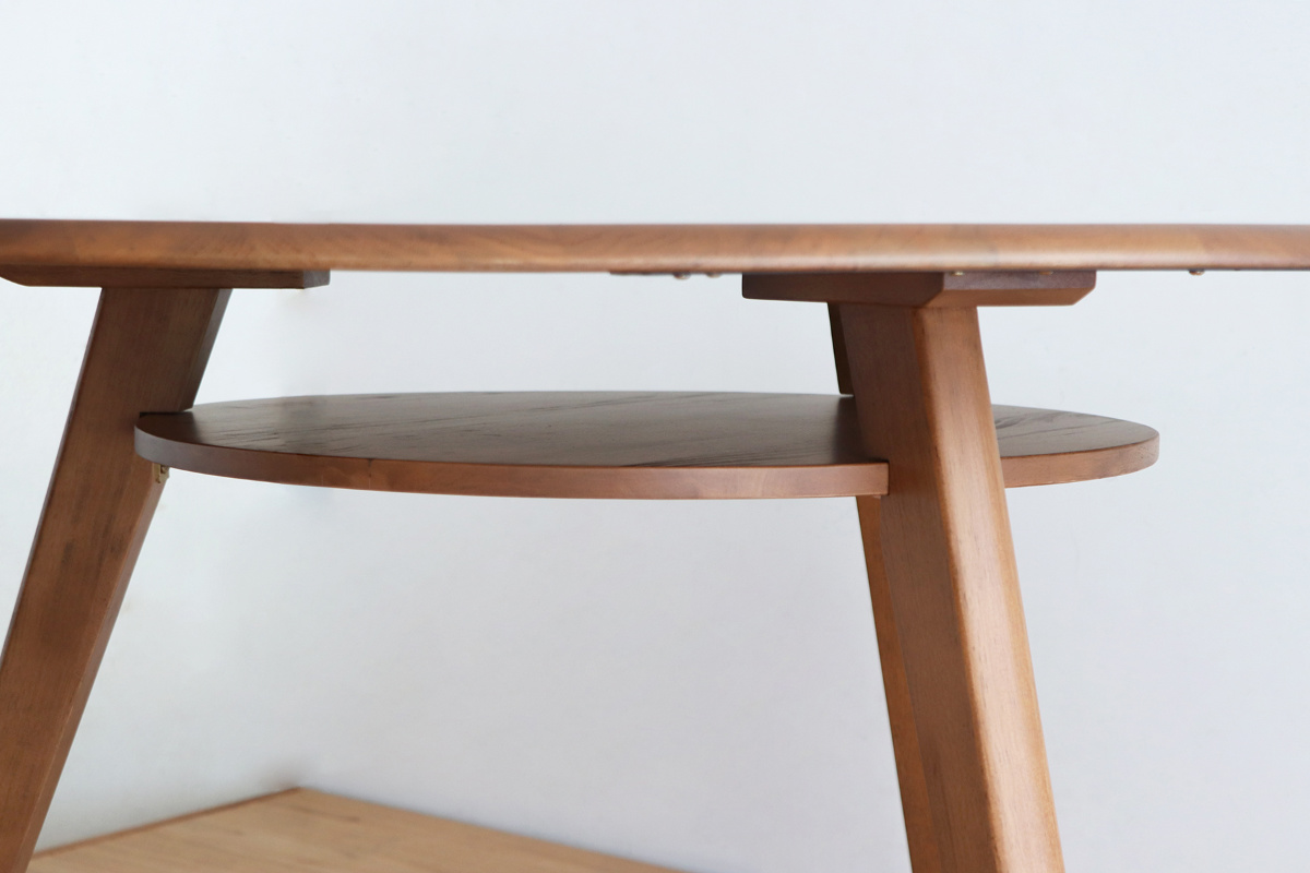 ダイニングテーブル直径110cm 円形 木製 リガラ 3本脚 ( テーブル 食卓テーブル 丸 机 円型 3人 ダイニング 食卓 天然木 オーク 木製テーブル 棚付き 棚板 収納 ウッドテーブル 丸テーブル 円卓 )