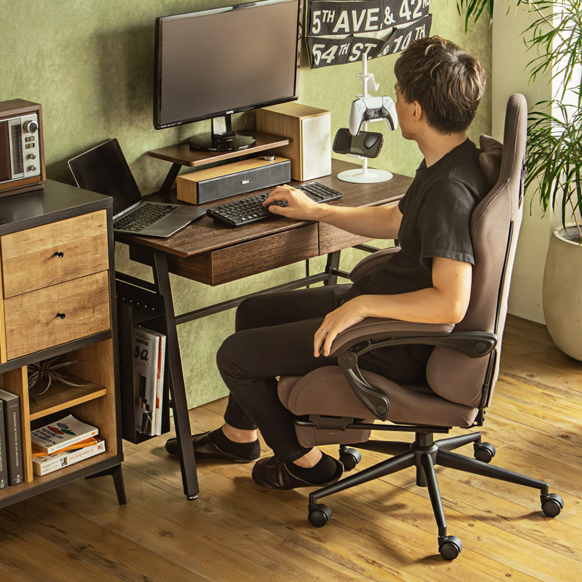 ゲーミングチェア 座面高47.5~53cm フットレスト付き SeAGA ( チェア ゲーム 椅子 リクライニング 170度 デスクチェア 肘置き 極厚座面 疲れにくい ネッククッション付き ランバーサポート 高さ調整 レザー調 ファブリック ) 【ブラック】 ブラック