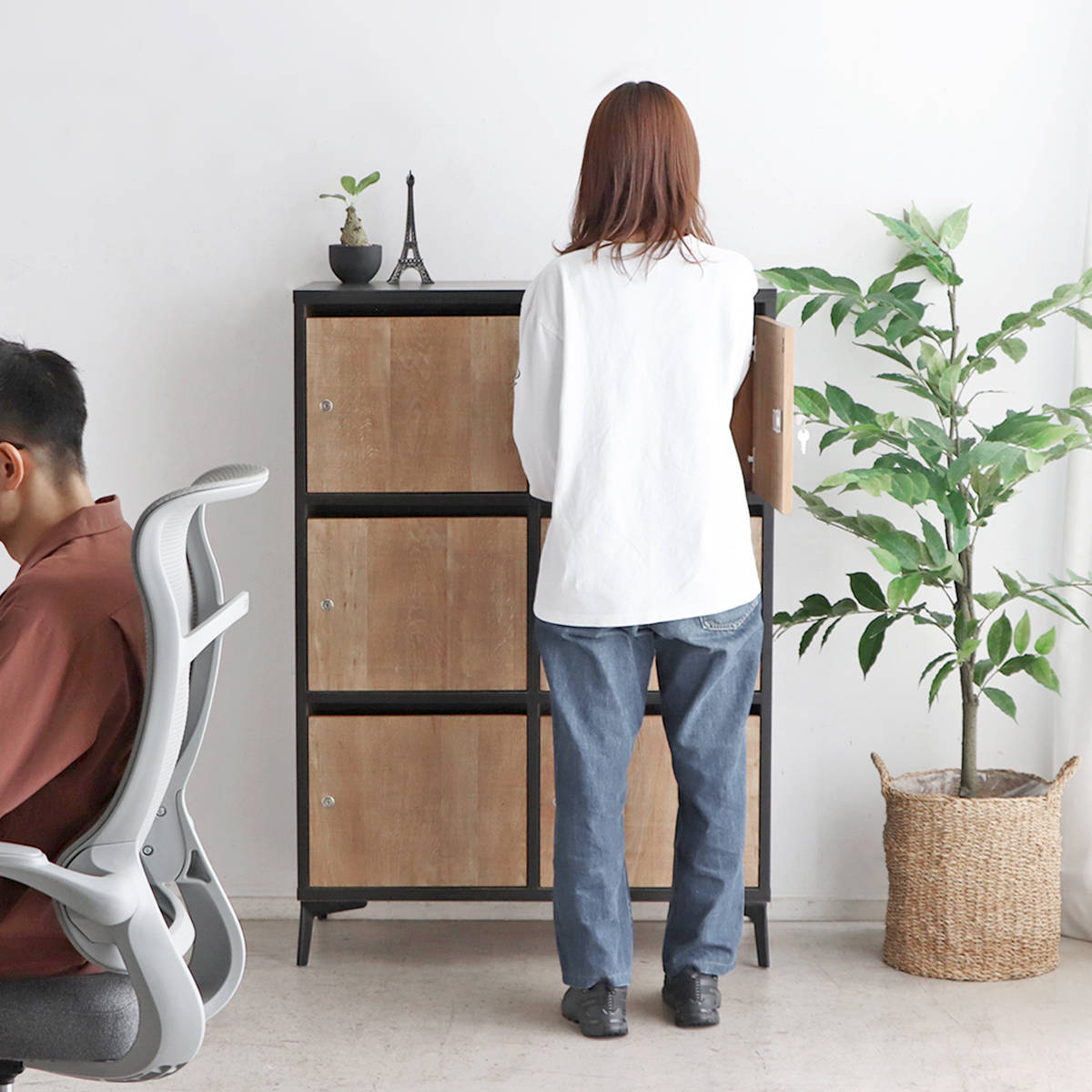 ロッカー 幅90cm 木目調 鍵付き 完成品 日本製 脚付き ( 鍵付ロッカー 荷物入れ オフィスロッカー 書庫 更衣室 更衣ロッカー 可動棚 棚 ラック 3段 )