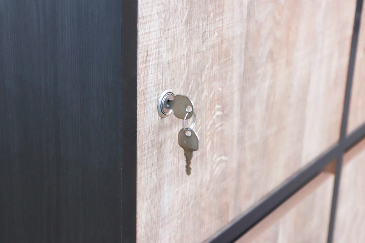 ロッカー 幅90cm 木目調 鍵付き 完成品 日本製 脚付き ( 鍵付ロッカー 荷物入れ オフィスロッカー 書庫 更衣室 更衣ロッカー 可動棚 棚 ラック 3段 )