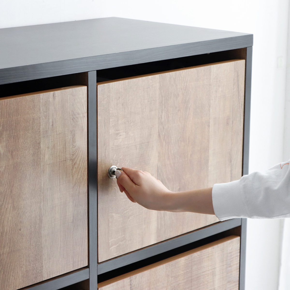 ロッカー 幅90cm 木目調 鍵付き 完成品 日本製 脚付き ( 鍵付ロッカー 荷物入れ オフィスロッカー 書庫 更衣室 更衣ロッカー 可動棚 棚 ラック 3段 )