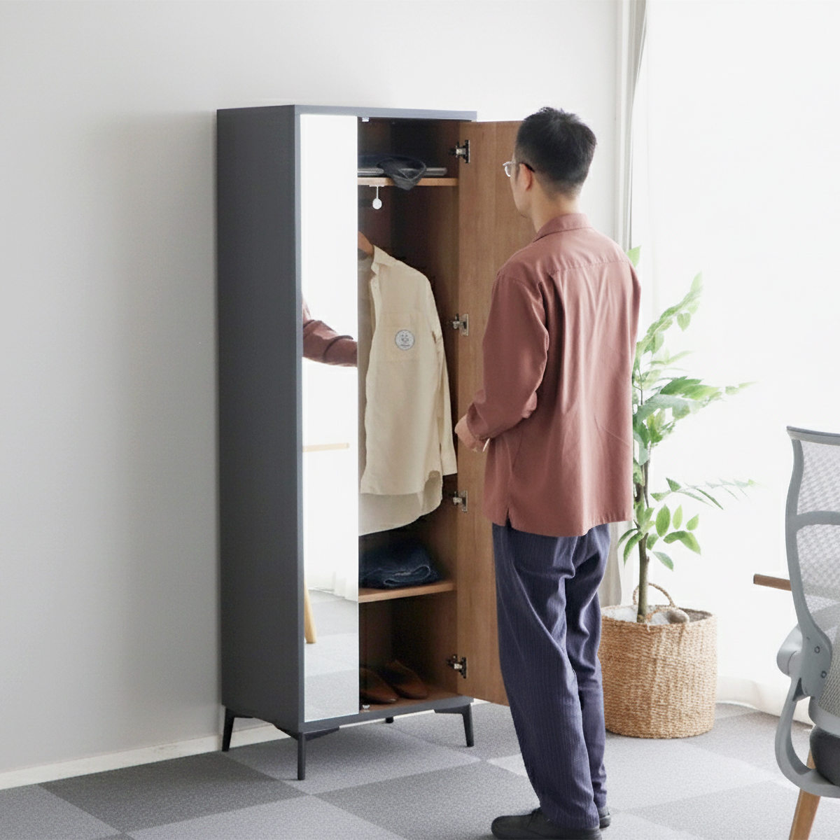 ロッカー 幅60cm 1人用 木目調 完成品 日本製 脚付き ( 鍵付ロッカー 荷物入れ オフィスロッカー 一人用 ハンガーラック 更衣室 更衣ロッカー 棚 ラック ハンガーバー コート掛け 棚付 )