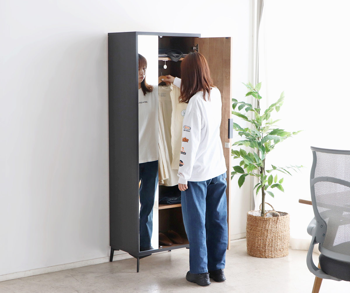 ロッカー 幅60cm 1人用 木目調 完成品 日本製 脚付き ( 鍵付ロッカー 荷物入れ オフィスロッカー 一人用 ハンガーラック 更衣室 更衣ロッカー 棚 ラック ハンガーバー コート掛け 棚付 )