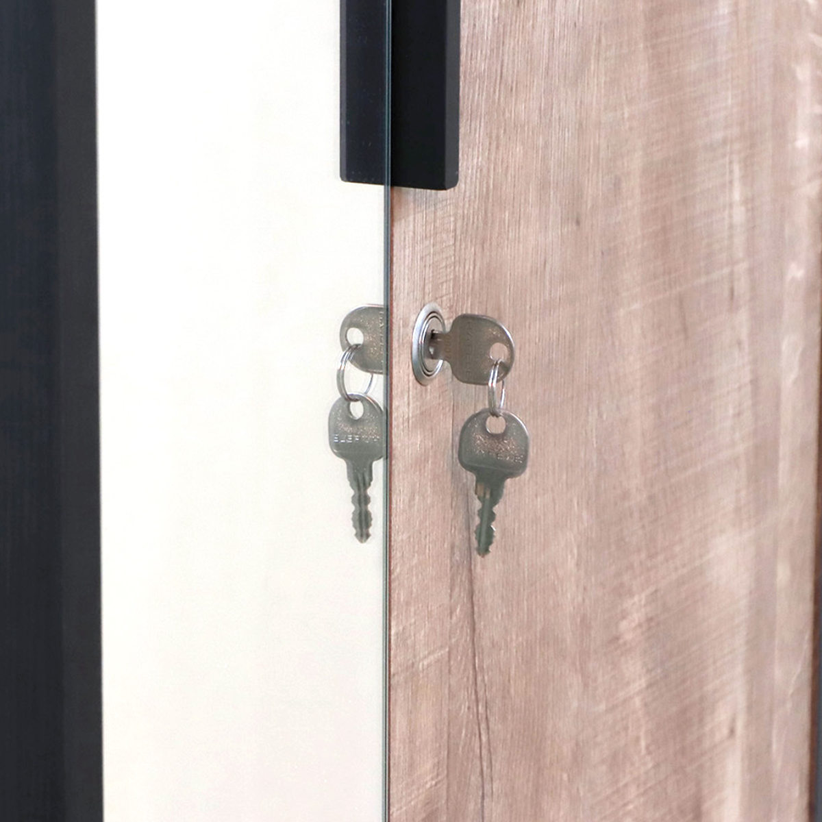 ロッカー 幅60cm 1人用 木目調 完成品 日本製 脚付き ( 鍵付ロッカー 荷物入れ オフィスロッカー 一人用 ハンガーラック 更衣室 更衣ロッカー 棚 ラック ハンガーバー コート掛け 棚付 )