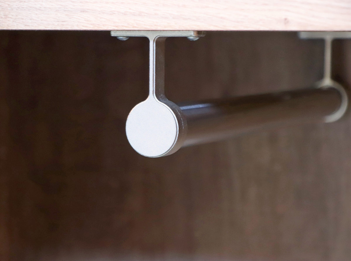 ロッカー 幅60cm 1人用 木目調 完成品 日本製 脚付き ( 鍵付ロッカー 荷物入れ オフィスロッカー 一人用 ハンガーラック 更衣室 更衣ロッカー 棚 ラック ハンガーバー コート掛け 棚付 )