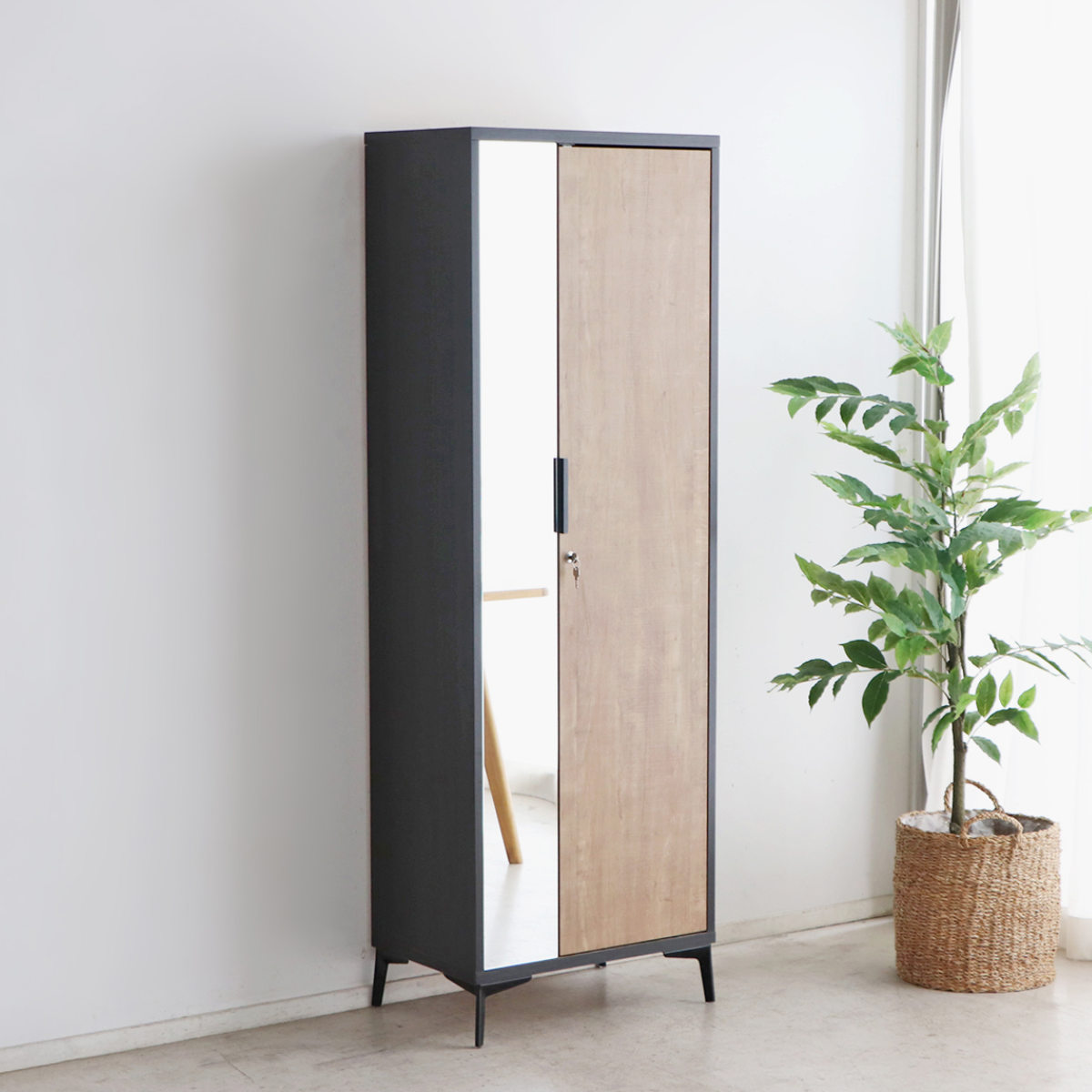 ロッカー 幅60cm 1人用 木目調 完成品 日本製 脚付き ( 鍵付ロッカー 荷物入れ オフィスロッカー 一人用 ハンガーラック 更衣室 更衣ロッカー 棚 ラック ハンガーバー コート掛け 棚付 )