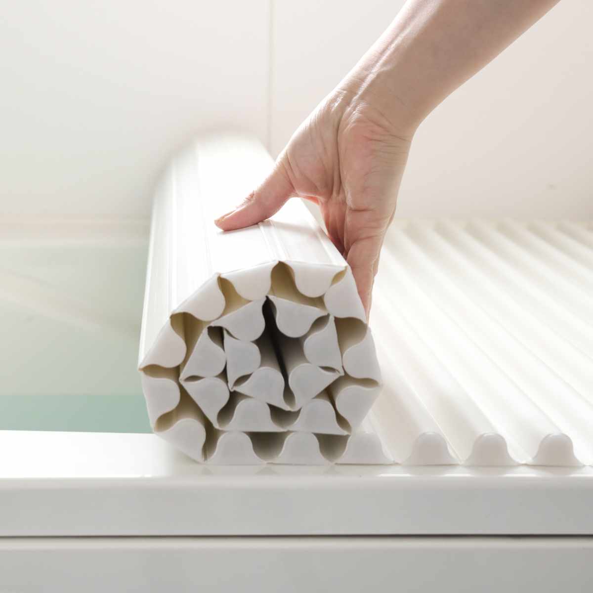 風呂ふた シャッター M10 イージーウェーブネオ 70×100cm シャッター式風呂ふた ( 風呂蓋 風呂フタ ふろふた 軽量 ウェーブフォルム 日本製 コンパクト 風呂 ふた フタ 蓋 シャッター式 70×100 M-10 ) 【ブルー】 ブルー