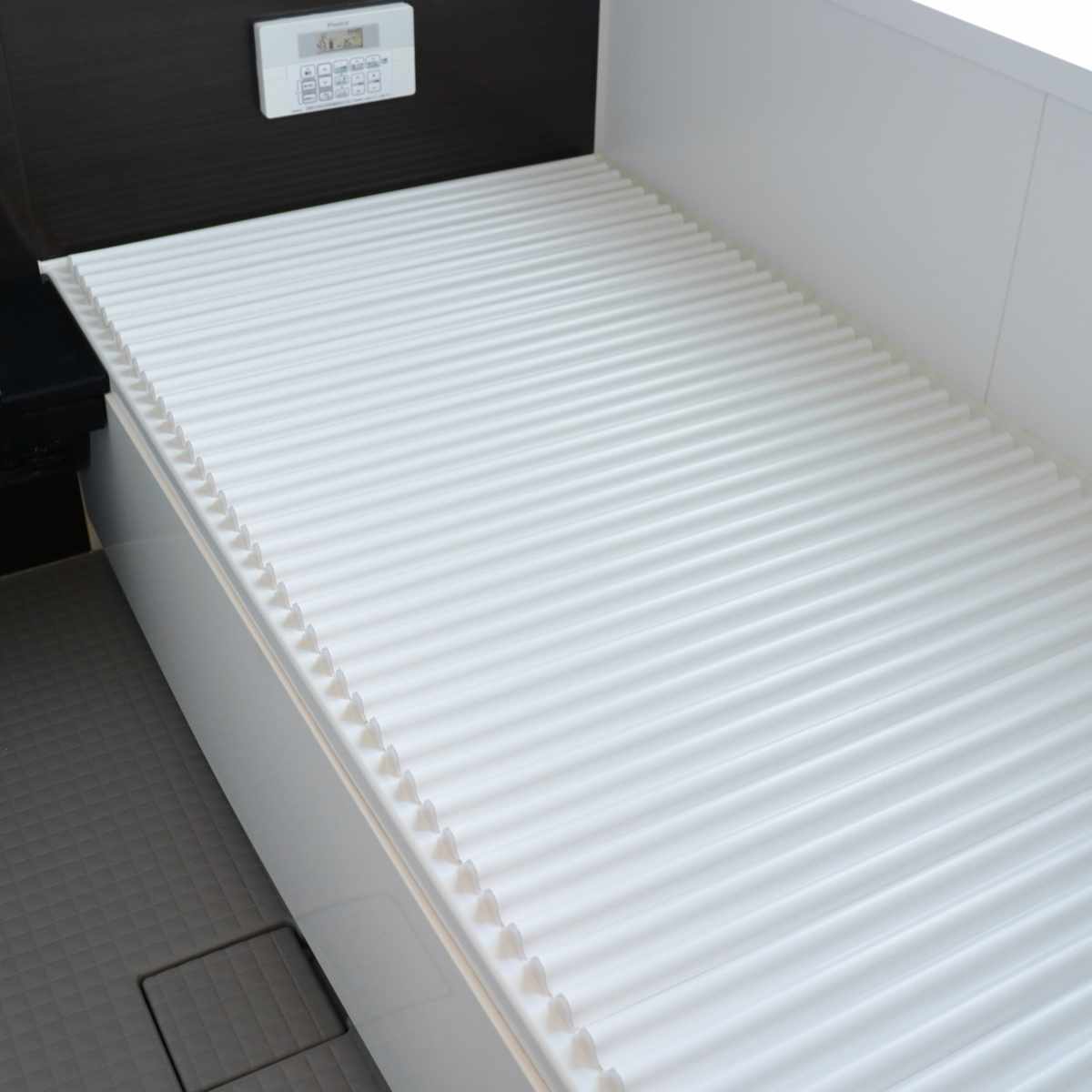 風呂ふた シャッター M10 イージーウェーブネオ 70×100cm シャッター式風呂ふた ( 風呂蓋 風呂フタ ふろふた 軽量 ウェーブフォルム 日本製 コンパクト 風呂 ふた フタ 蓋 シャッター式 70×100 M-10 ) 【ブルー】 ブルー