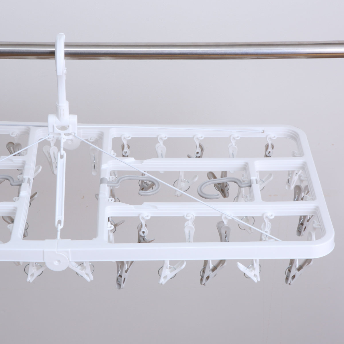 角ハンガー パッとる ピンチ角ハンガー 60ピンチ ( 洗濯ハンガー ピンチハンガー 引っ張るだけ 折りたたみ 物干しハンガー 洗濯バサミ 60個 キャッチフック 4点フック 下折れ式 カモイフック )