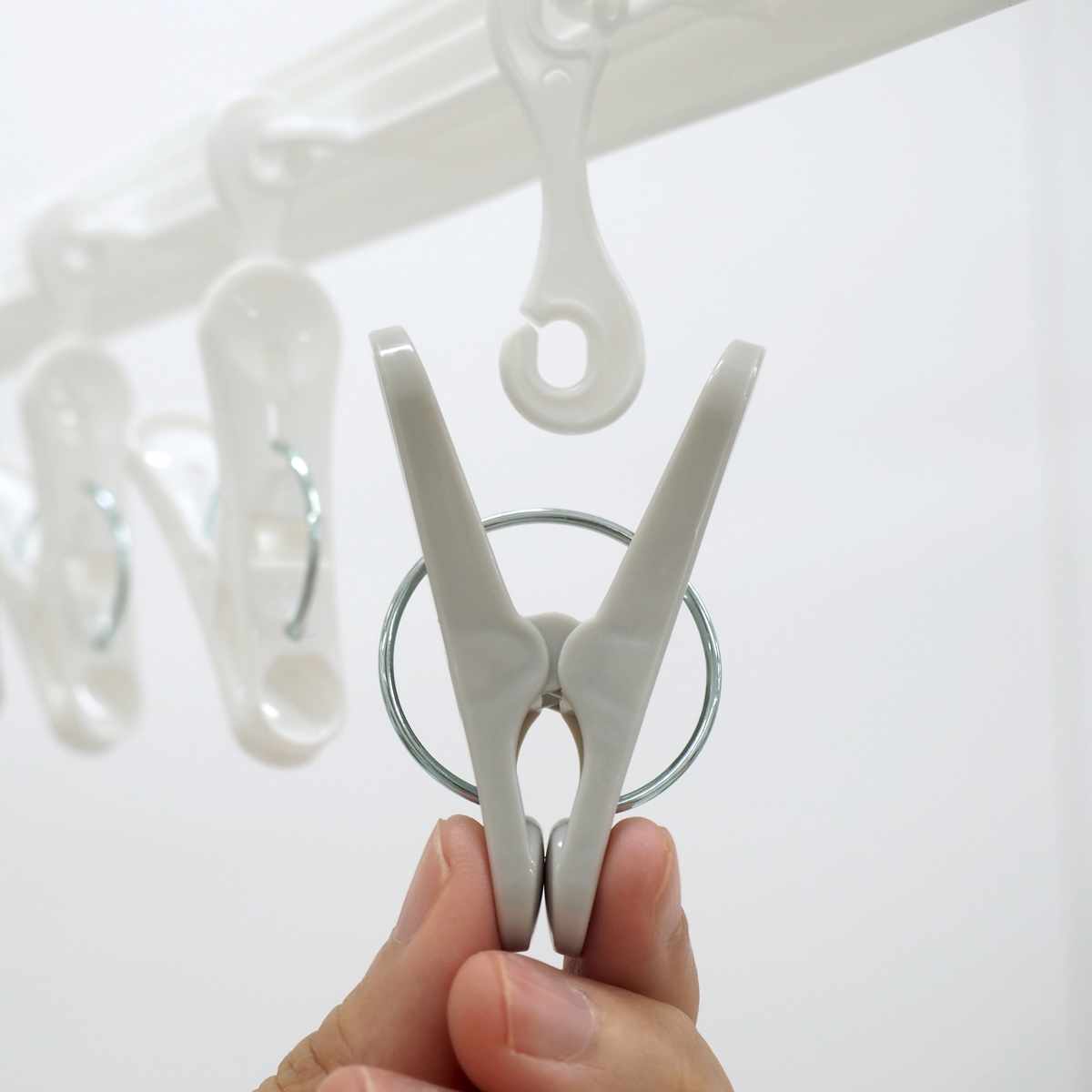 角ハンガー パッとる ピンチ角ハンガー 60ピンチ ( 洗濯ハンガー ピンチハンガー 引っ張るだけ 折りたたみ 物干しハンガー 洗濯バサミ 60個 キャッチフック 4点フック 下折れ式 カモイフック )