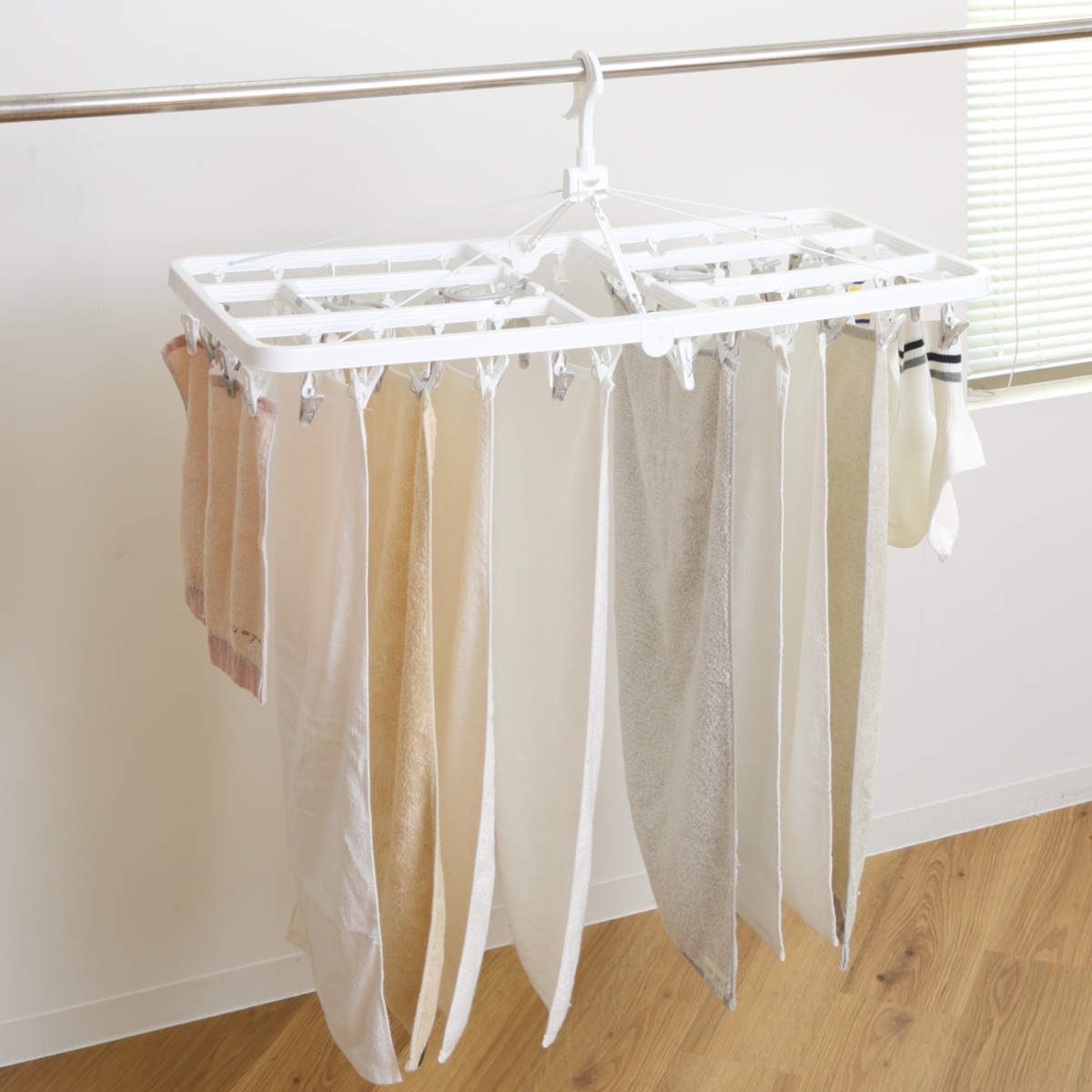 角ハンガー パッとる ピンチ角ハンガー 60ピンチ ( 洗濯ハンガー ピンチハンガー 引っ張るだけ 折りたたみ 物干しハンガー 洗濯バサミ 60個 キャッチフック 4点フック 下折れ式 カモイフック )